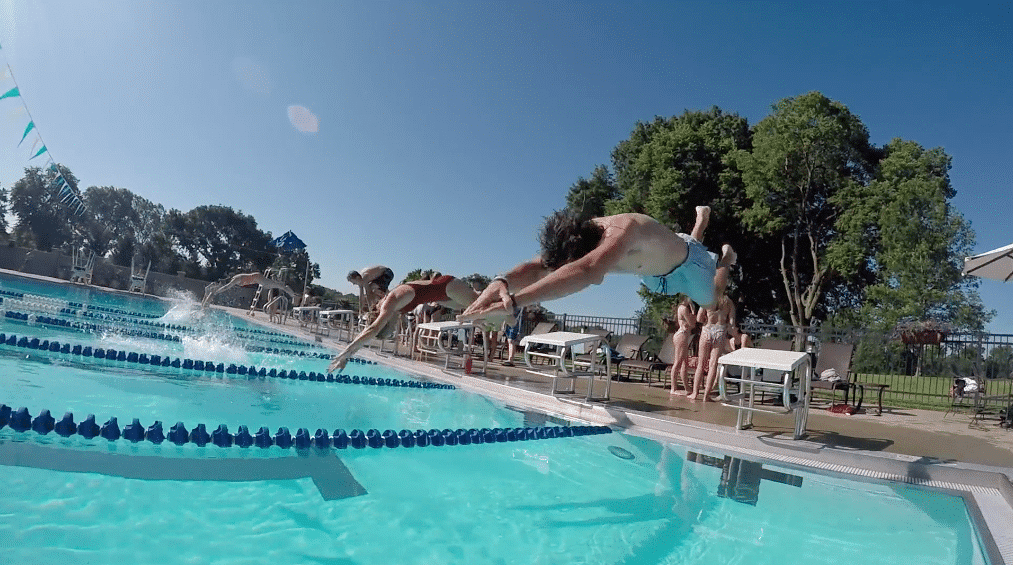 diver_at_pool